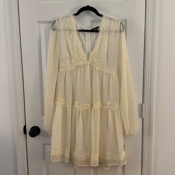 Lulu’s ivory and lace dress - Picture 4 of 8